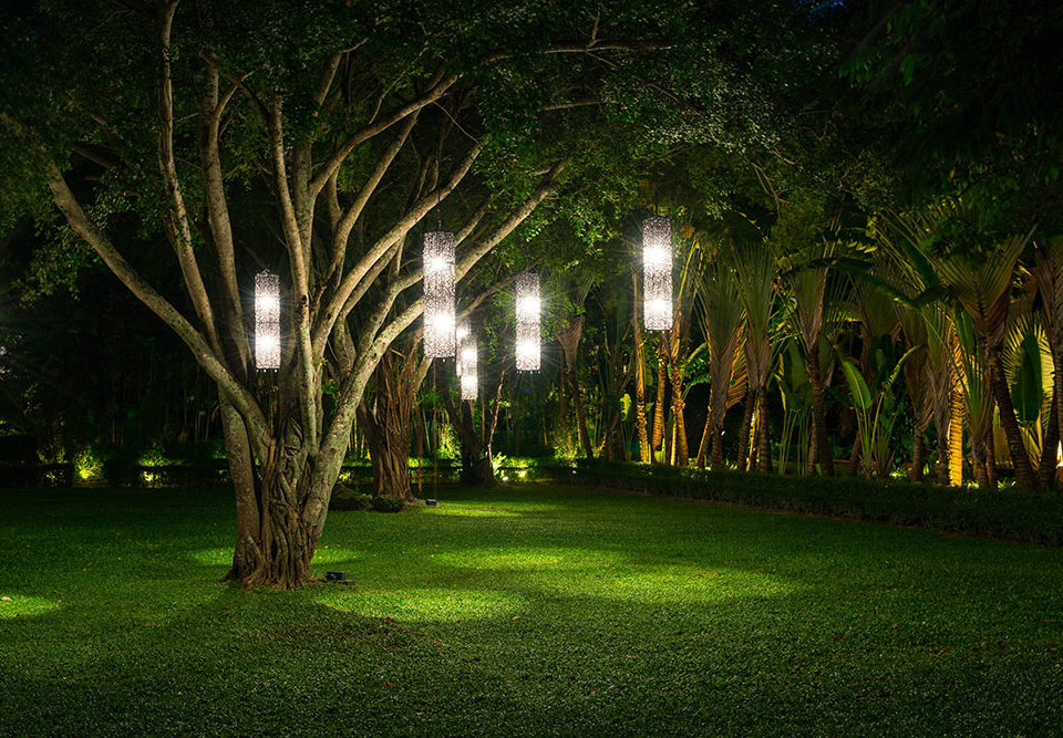 Installazione lanterne e torce da giardino